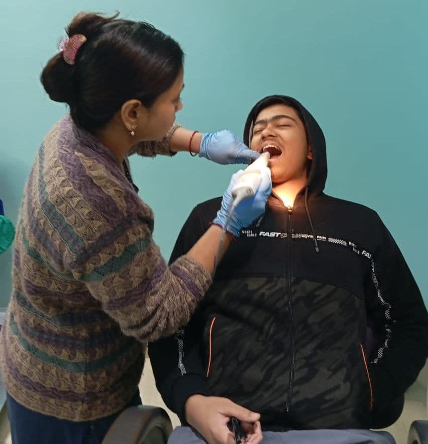 Dr. Archana Rani doing teeth scanning.jpeg